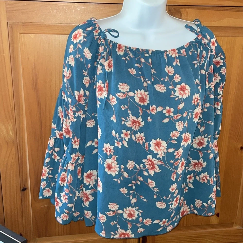 Floral Off-Shoulder Blouse - Picture 13 of 15